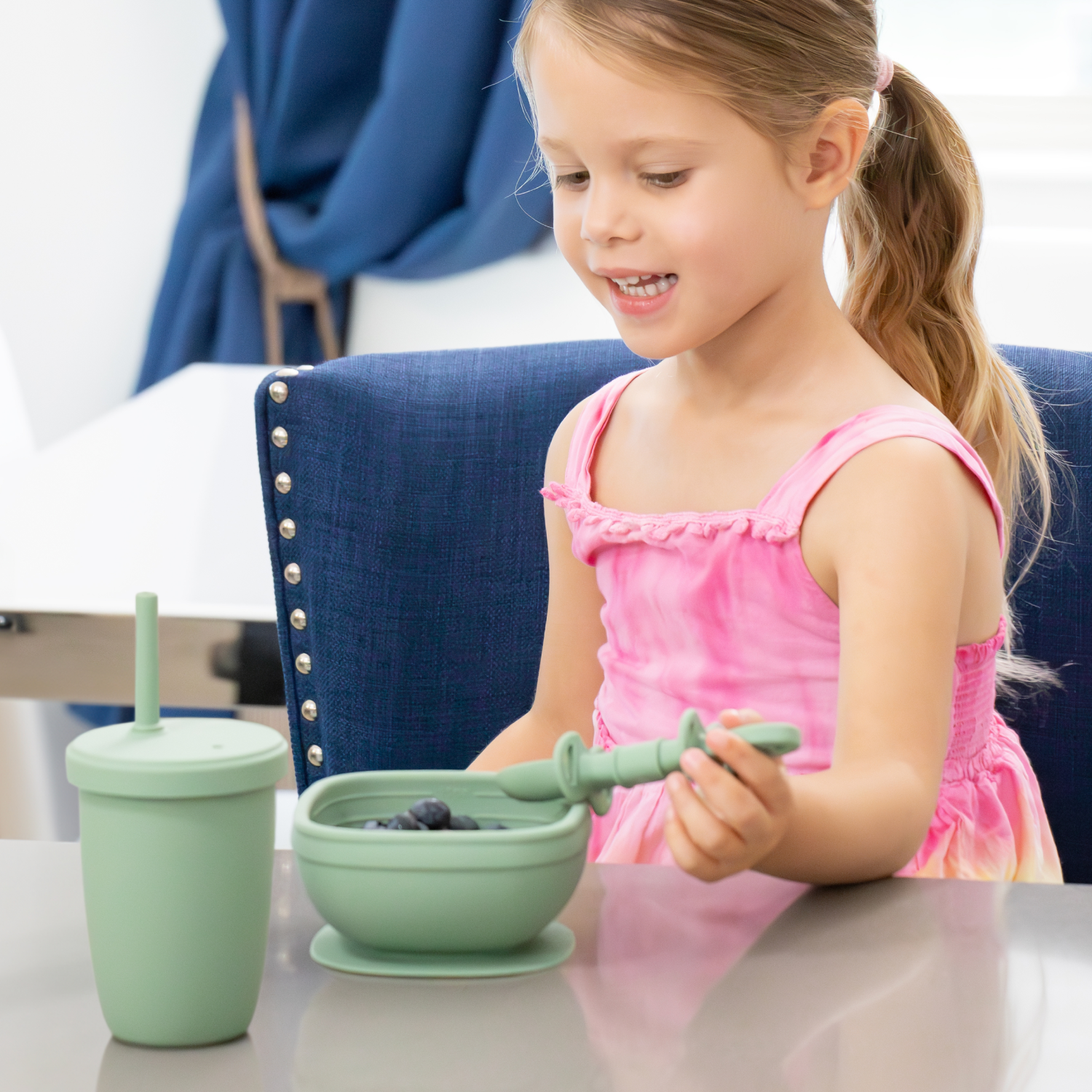 11 oz. Silicone Suction Bowl with Press In Lid